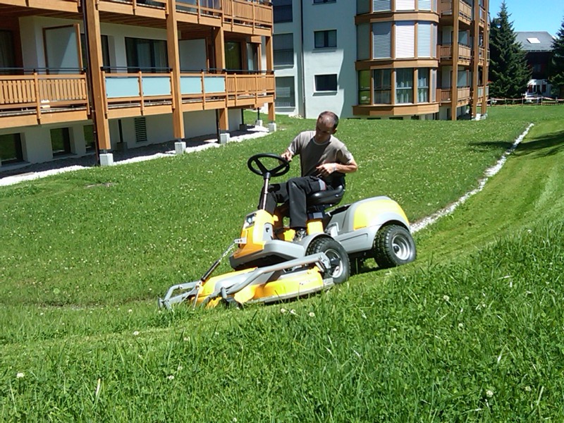 STIGA Multiclip Rasentraktor Art Furrer Hotels Riederalp