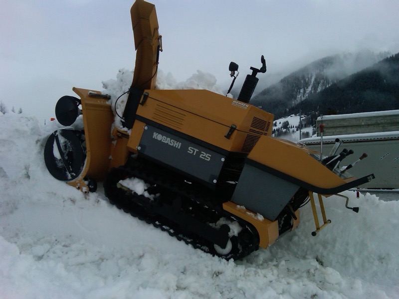 Kobashi ST 25 Raupenschneefrse