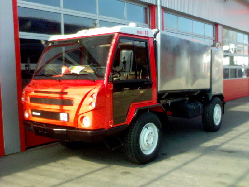 Reform Muli mit Milchtank
